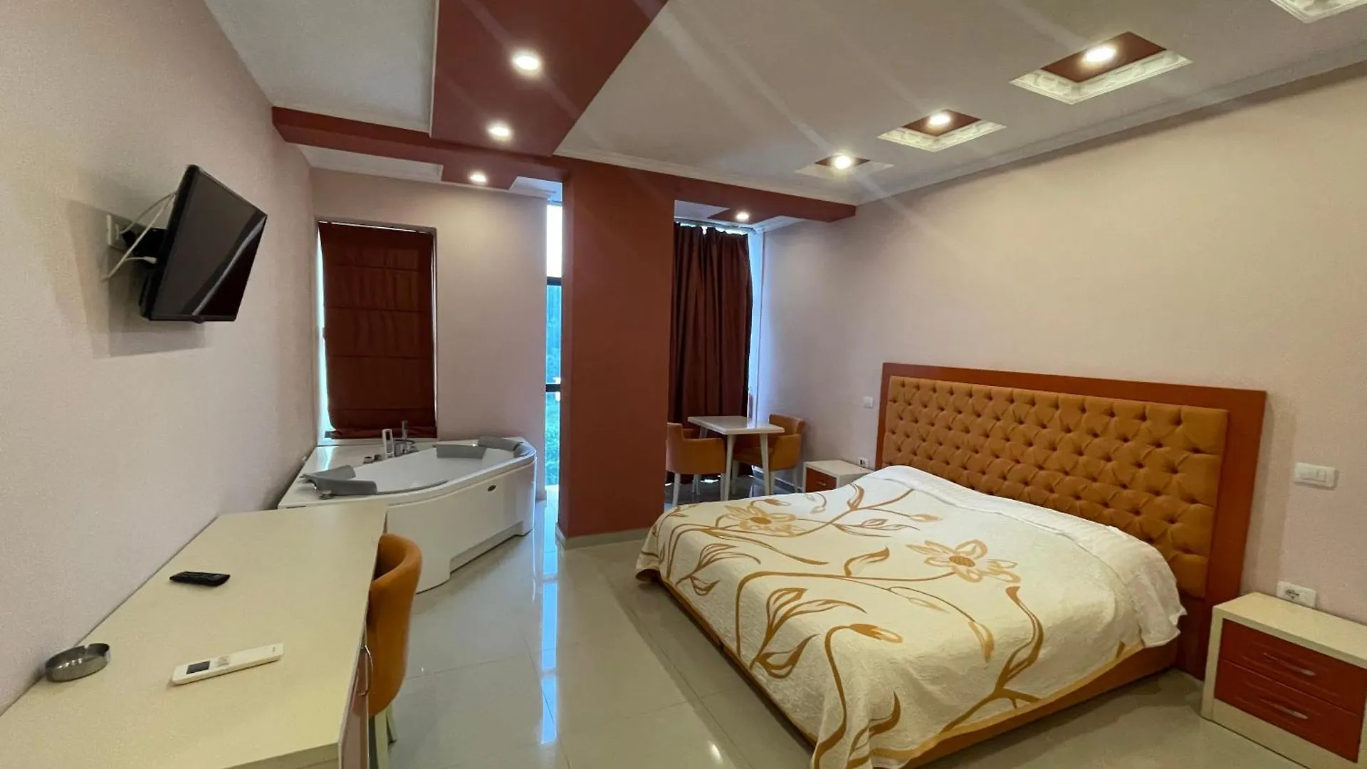 Hotel Kthella Resort Rreshen 4*,